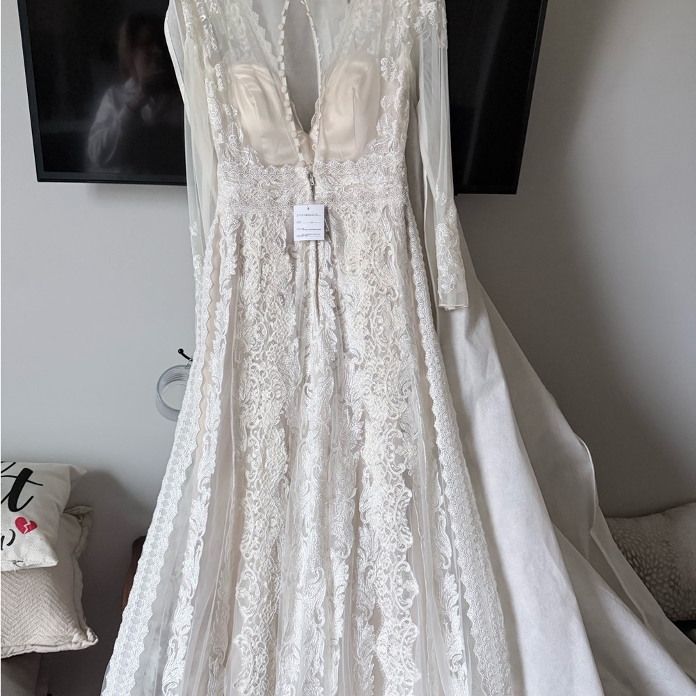 David's Bridal White Lace Wedding Dress - Picture 3 of 5